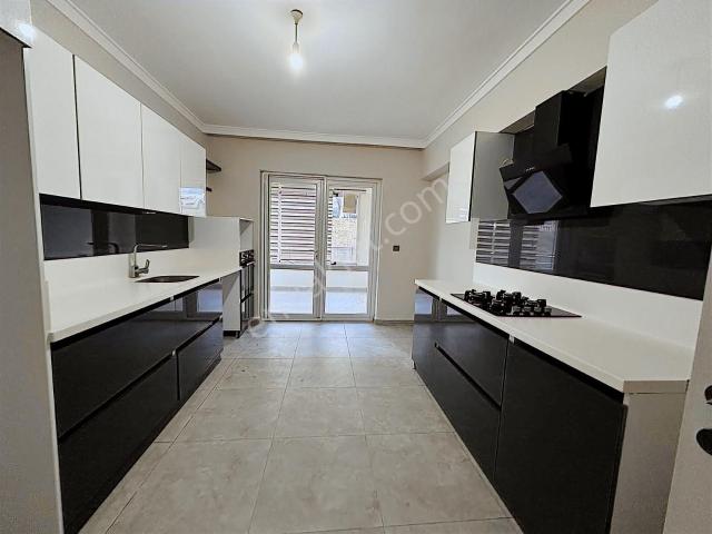 Törekent Şehri Yaren Konutlarında 4+1 Kiralık Cam Balkonlu Daire