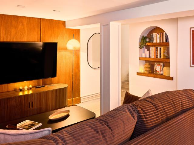Toronto Furnished Lower Level for Rent Cozy 1 Bed, 1 Bath with Private Entrance and Air Conditioning