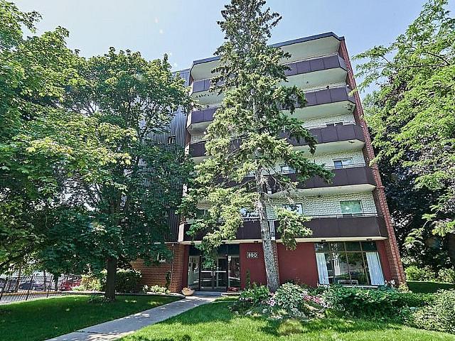 Toronto Kennedy And Eglinton 2 Bdrm 1 Bth