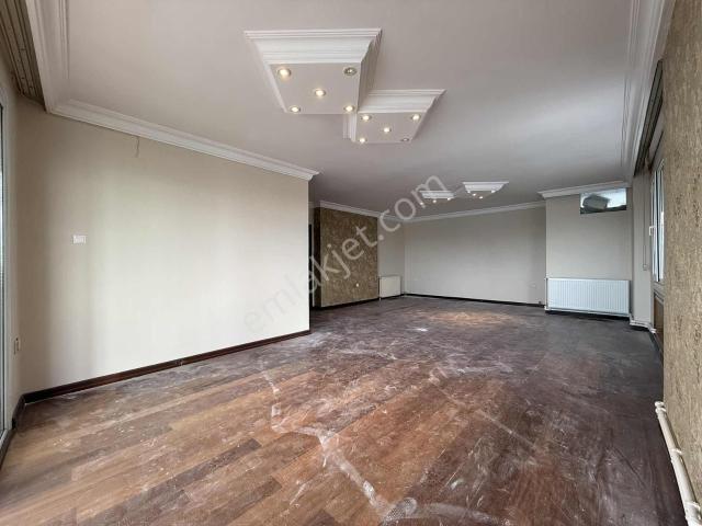 Toros Caddesinde 4+1 240 M2 Doğalgazlı Bakımlı Kiralık Daire
