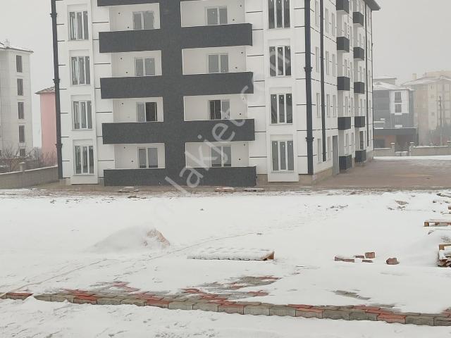 Toros Mahallesinde Satılık Sıfır Bina Kapalı Garajlı