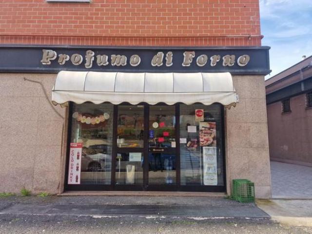 TORRACCIA LOCALE COMMERCIALE ANGOLARE