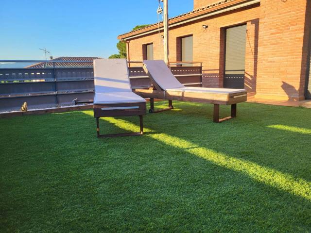 TORRE EN VENTA EN LA ROCA DEL VALLES DE 225 M2. CENTRO PUEBLO PRECIOSA!