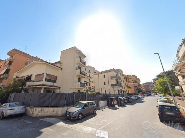 TORRE MAURA TRILOCALE ARREDATO Con BALCONE