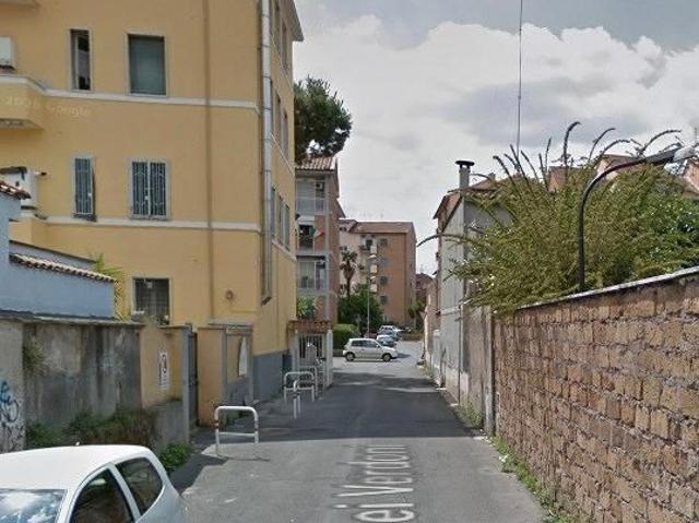 Torre spaccata stanza ad uso singolo