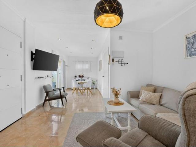 Torreblanca Bungalow de esquina reformado, listo para entrar a vivir a pocos minutos de playas de