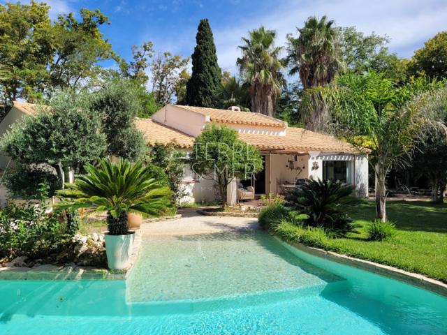 Torreilles village Villa de plain pied 4 faces avec piscin