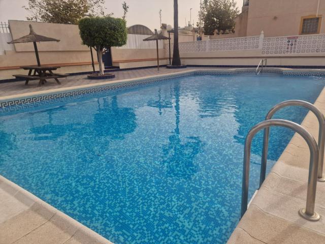 TORREVIEJA PUEBLO CENTRO BUNGALOW 2 HABS 135.000 EUROS