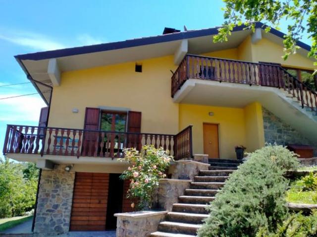 Il Torrino AR vendesi splendida villa 8 vani 360 mq