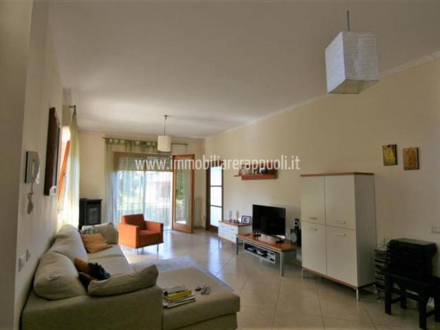 Torrita vendesi in posizione collinare con vista panoramica. 227m² Torrita di Siena