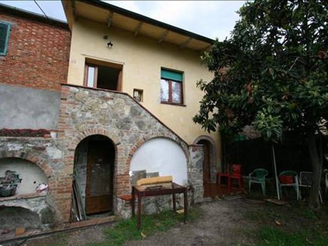 Torrita vendesi terratetto composto al piano terra da grande. 5m² Torrita di siena