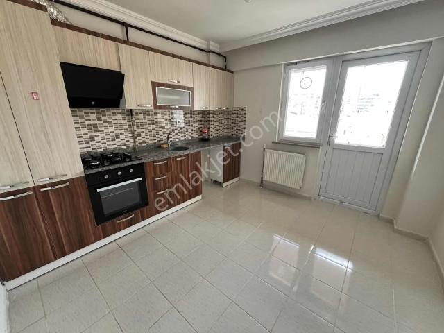 Tosya Yolunda Geniş Kullanışlı 3+1 Kiralık Daire