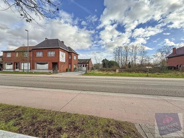 Totaal te renoveren woning op een ruim perceel in Hasselt