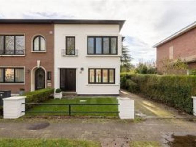 Totaal vernieuwde woning in zeer geliefde straat in centrum!
