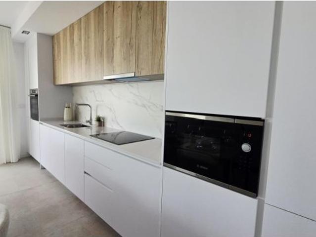 TOTALMENTE NUEVO PISO CON 3 HABITACIONES EN ALQUILER ANUAL