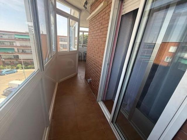 TOTALMENTE REFORMADO CON 3 DORMITORIOS, TERRAZA Y ASCENSOR!