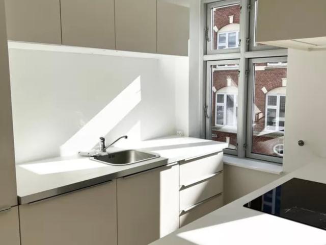 Totalrenoveret lejlighed 72 m² tæt på gågaden