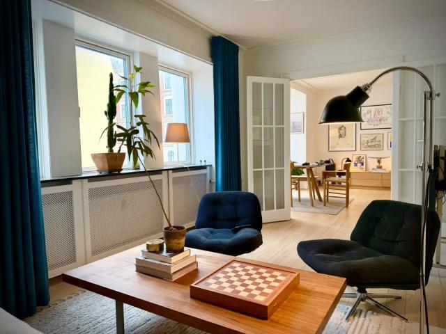 Totalrenoveret møbleret lejlighed i centrum