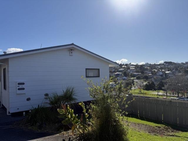 totara vale, 3 bedrooms
