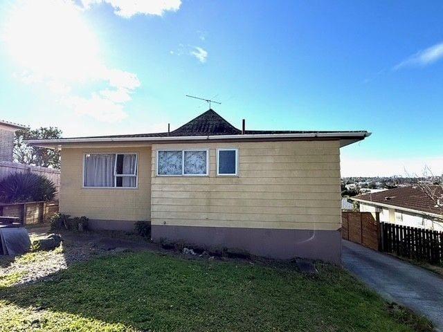 totara vale, 3 bedrooms