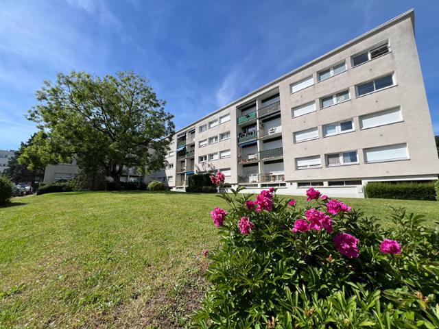 Tout à pied: appartement T3 avec balcon et stationnement
