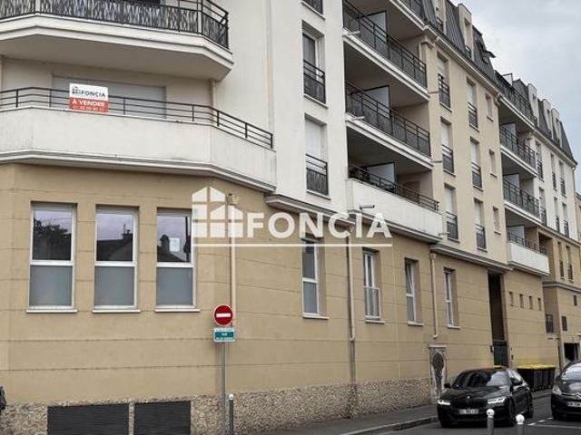 Tout proche de la gare, superbe deux piéces avec terrasse et parking intérieur.Résidence standing sécurisée