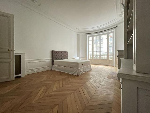 Tout savoir sur cet appartement à Paris 17ème