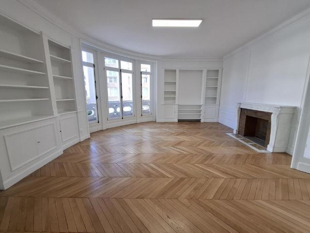 Tout savoir sur cet appartement à Paris 8ème