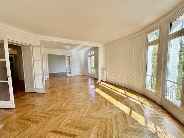 Tout savoir sur cet appartement à Paris 8ème