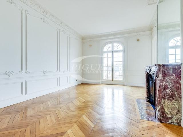 Tout savoir sur cet appartement à Paris 8ème