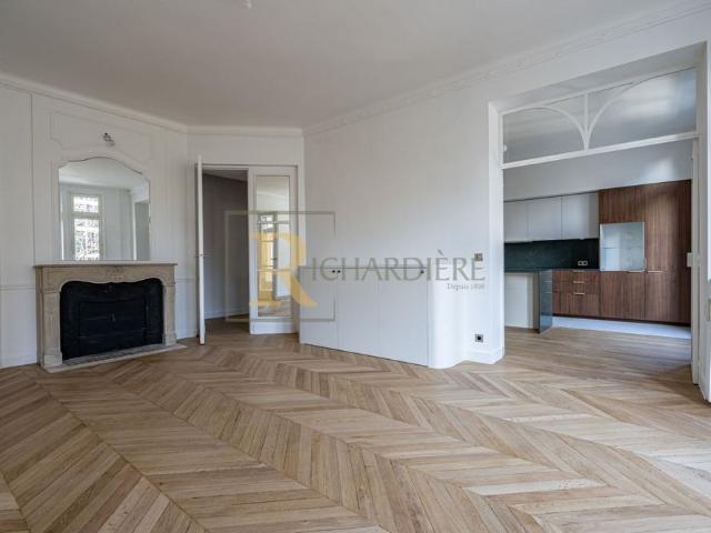 Tout savoir sur cet appartement à Paris 8ème