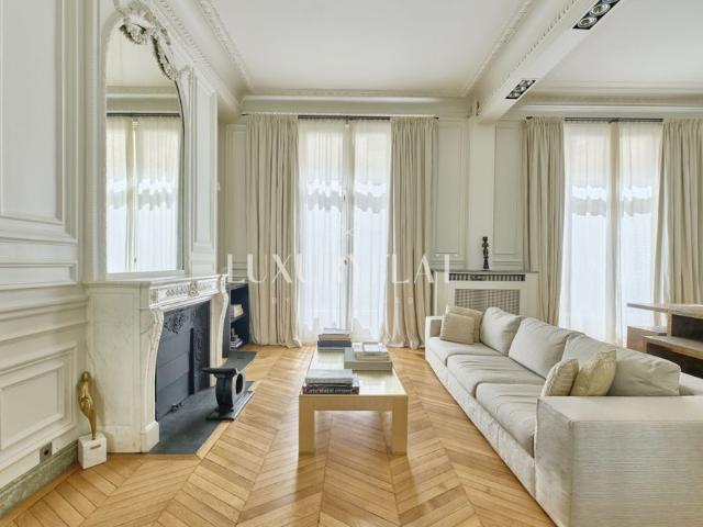 Tout savoir sur cet appartement à Paris 8ème