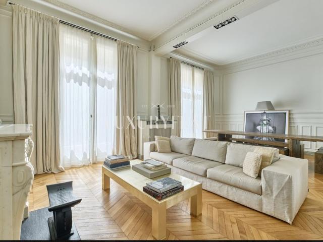 Tout savoir sur cet appartement à Paris 8ème