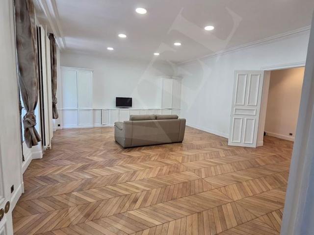 Tout savoir sur cet appartement à Paris 8ème