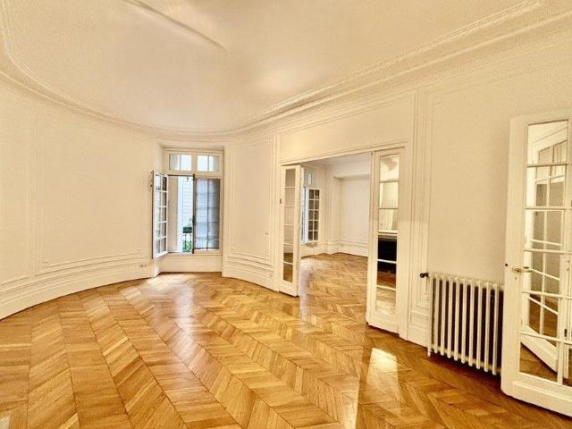 Tout savoir sur cet appartement dans le quartier Courcelles Wagram, à Paris 17ème