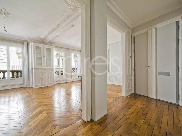 Tout savoir sur cet appartement dans le quartier Courcelles Wagram, à Paris 17ème