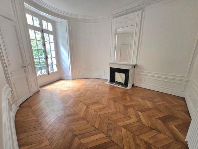 Tout savoir sur cet appartement dans le quartier Courcelles Wagram, à Paris 17ème