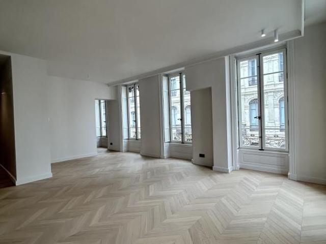 Tout savoir sur cet appartement dans le quartier Cordeliers Célestins Bourse, à Lyon 2ème
