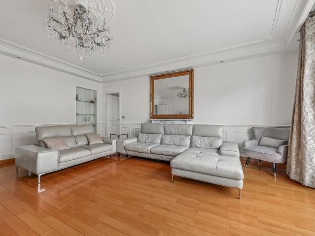 Tout savoir sur cet appartement dans le quartier Chateau d'Eau Lancry, à Paris 10ème