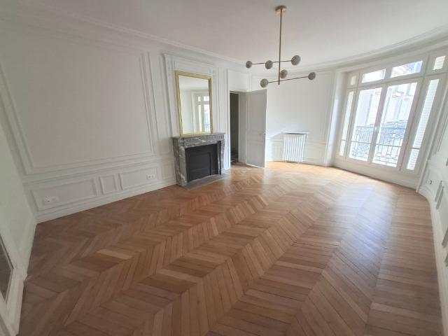 Tout savoir sur cet appartement dans le quartier Clichy Trinité, à Paris 9ème