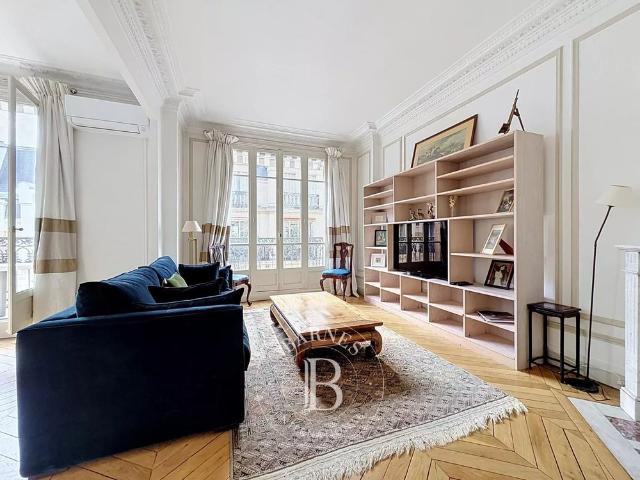 Tout savoir sur cet appartement dans le quartier Auteuil Nord, à Paris 16ème