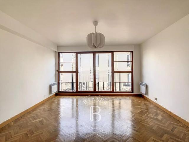 Tout savoir sur cet appartement dans le quartier Auteuil Nord, à Paris 16ème