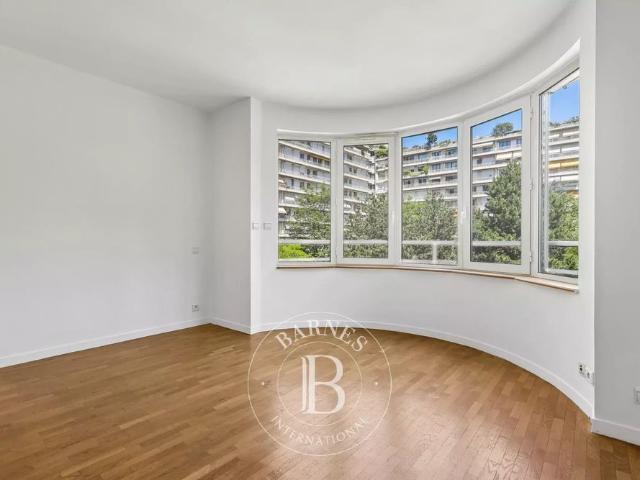 Tout savoir sur cet appartement dans le quartier Auteuil Nord, à Paris 16ème