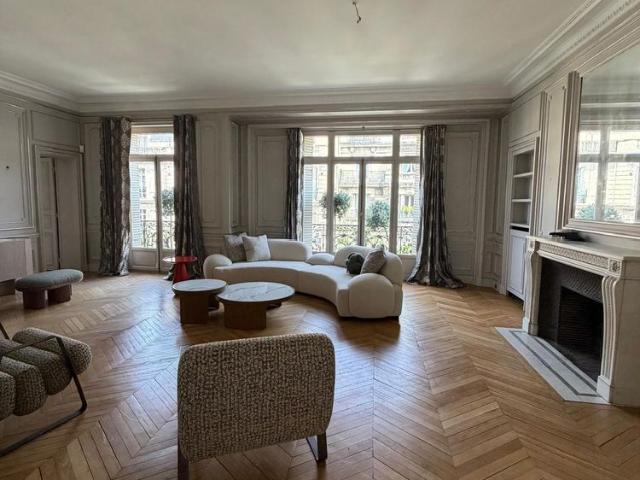 Tout savoir sur cet appartement dans le quartier Bois de Boulogne, à Paris 16ème
