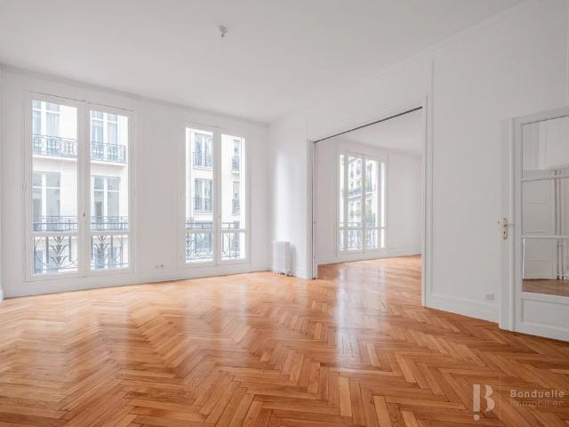 Tout savoir sur cet appartement dans le quartier Bois de Boulogne, à Paris 16ème