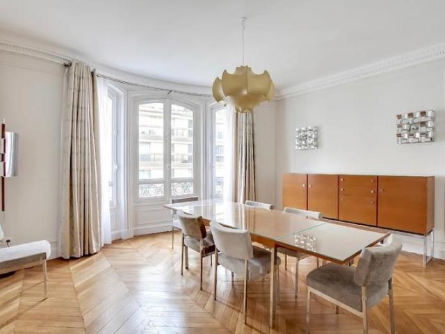 Tout savoir sur cet appartement dans le quartier Bois de Boulogne, à Paris 16ème