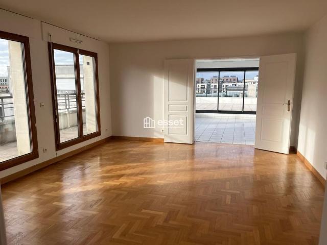 Tout savoir sur cet appartement dans le quartier Bécon, à Courbevoie