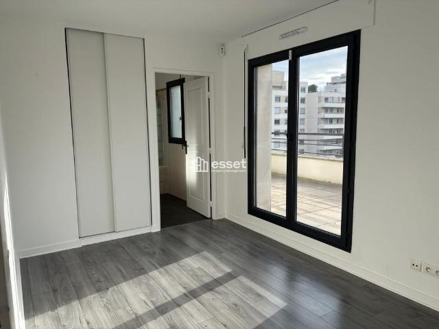 Tout savoir sur cet appartement dans le quartier Bécon, à Courbevoie