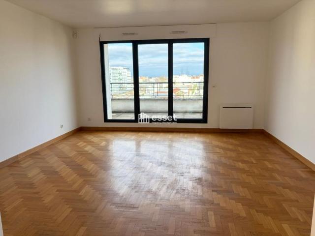 Tout savoir sur cet appartement dans le quartier Bécon, à Courbevoie