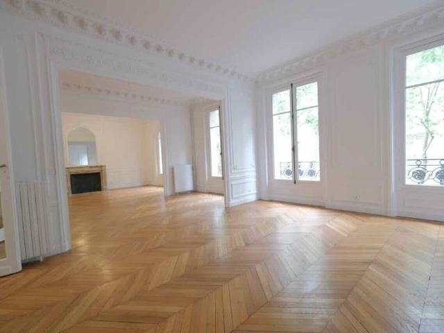 Tout savoir sur cet appartement dans le quartier Gros Caillou, à Paris 7ème
